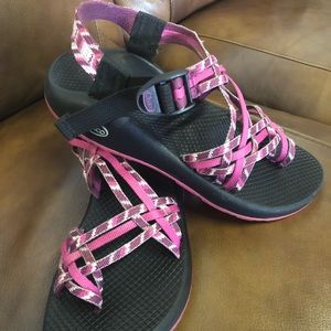 Chacos ZX/3 Yampa Classic in CLASHING pink 8 $105